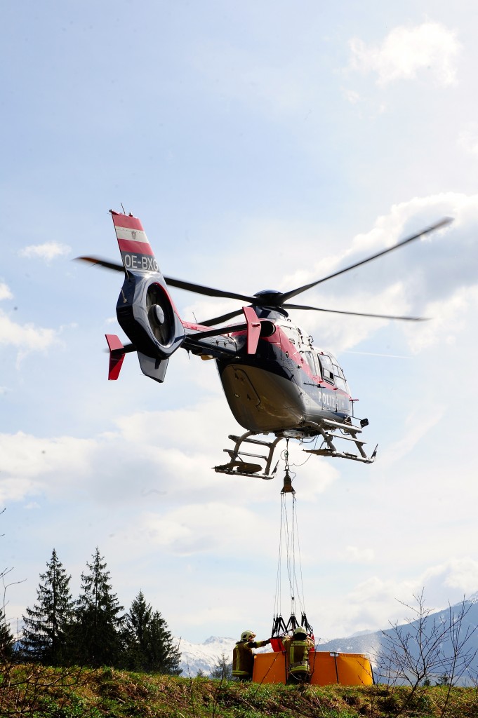 Bei vielen Einsätzen der Tiroler Feuerwehren ist Hubschrauberunterstützung erforderlich.