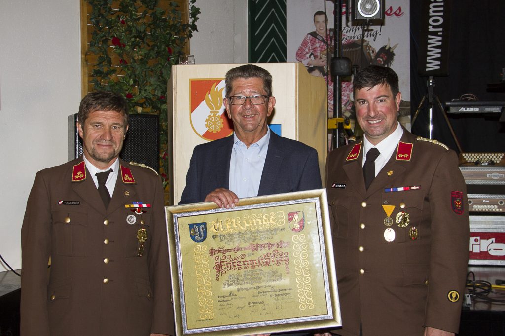 Verleihung der Ehrenmitgliedschaft an Altbürgermeister Hans Payr