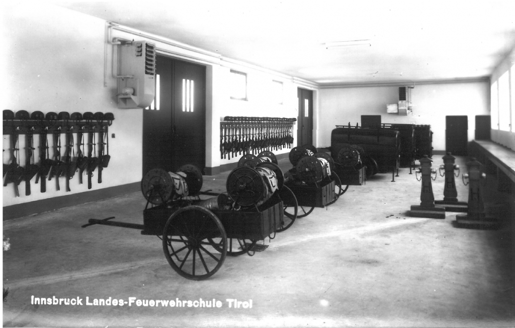 Fahrzeughalle Landes-Feuerwehrschule Innsbruck