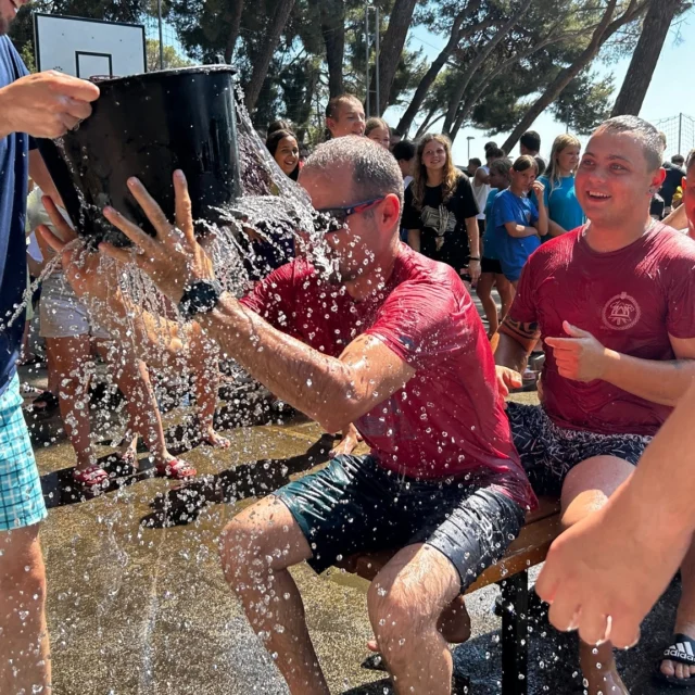 🚒 Feuerwehrjugend-Camp in Fažana – Abenteuer, Action und Teamgeist! 🔥

🌟🌟🌟 Feuerwehrjugend-Camp Fazana/Kroatien 2025 – Jetzt mitmachen! 🌟🌟🌟

Zusammen mit dem kroatischen Feuerwehrverband dürfen wir 2025 erneut zwei Tiroler Jugendgruppen die Chance auf eine Camp Woche in Fažana anbieten!
Ihr wollt mit dabei sein? Dann zeigt uns eure Begeisterung und schickt uns bis zum 15. Dezember 2024 euer Motivationsschreiben oder Video! 💌✍️

📬 E-Mail an: sgl.fj.lfv@feuerwehr.tirol
🎟️ Gewinnauslosung: Friedenslicht-Übergabe im Dezember, Glücksfee zieht aus allen eingereichten und anwesenden Gruppen die zwei glücklichen Gewinnergruppen!
ℹ weitere Infos: www.feuerwehr.tirol

🔥 Eine Woche, die ihr nicht vergessen werdet – seid dabei und erlebt ein unvergessliches Feuerwehrjugend-Abenteuer in Kroatien! 🔥

#feuerwehrtirol #feuerwehrjugendtirol