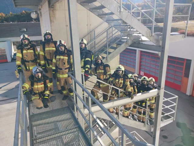 🚒 Sauerstoffschutzgerätelehrgang 👩‍🚒👨‍🚒
 
✅ Aufbau und Funktion Gerät und Maske
✅ Grundlagen (Atmung, Atemgifte, Verwendungsdauer)
✅ In- und außer Betriebnahme
✅ Verwenden von SSG-Geräten
 
#feuerwehrtirol #lfstirol #lehrgangsfoto