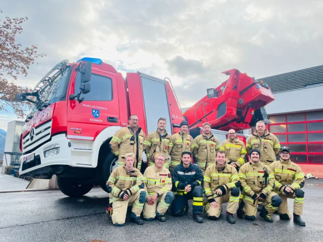 🚒 Drehleitermaschinistenlehrgang 👩‍🚒👨‍🚒
 
✅ Aufbau und Funktionsweise von Drehleitern
✅ Einsatzmöglichkeiten & Einsatztaktik
✅ Sicherheitsvorschriften und -einrichtungen
✅ Anbaugeräte von Drehleitern
✅ Anleiterarten und HAUS-Regel
✅ Drehleiter richtig positionieren und aufstellen
✅ Bedienung Drehleiter: Führerstand und Korb
 
#feuerwehrtirol #lfstirol #lehrgangsfoto