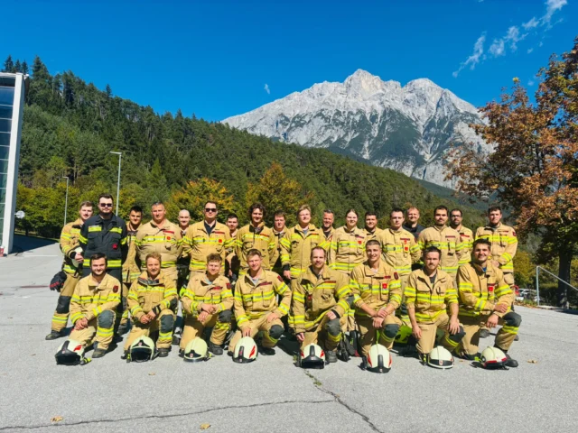 🚒 Maschinistenlehrgang TS 👩‍🚒👨‍🚒

✅ Wasserführende Armaturen
✅ Pumpen und Aggregate im FW-Dienst
✅ Antriebsarten Pumpen und Aggregate
✅ Wartung und Pflege von Pumpen und Aggregate
✅ Grundlagen und Berechnung Löschwasserförderung
✅ Theoretische und praktische Saughöhen
✅ Betrieb und Bedienung Tragkraftspritze

#feuerwehrtirol #lfstirol #lehrgangsfoto