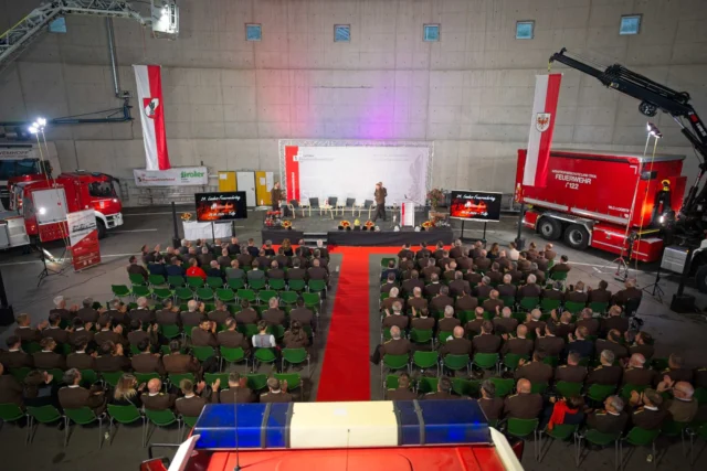 🚒 24. Landes-Feuerwehrtag in Telfs

25 Jahre Feuerwehrstandort Telfs, die Bedeutung des Ehrenamtes und der gemeinsame Blick auf die zukünftigen Herausforderungen im Tiroler Feuerwehrwesen standen beim diesjährigen Landes-Feuerwehrtag im Mittelpunkt.

Neben einem Rückblick auf die Entwicklung des Standortes wurden aktuelle Themen aus Ausbildung, Technik und Organisation diskutiert. Ein besonderer Programmpunkt war zudem die Auszeichnung verdienter Persönlichkeiten aus dem Feuerwehrwesen und befreundeten Organisationen.

👉 Den ausführlichen Bericht gibt’s auf unserer Homepage (Link in der Bio!)

#FeuerwehrTirol