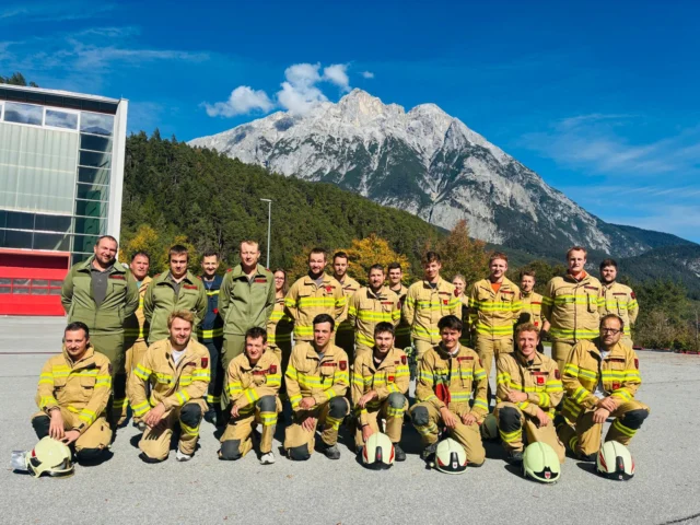🚒 Maschinistenlehrgang TS 👩‍🚒👨‍🚒

✅ Wasserführende Armaturen
✅ Pumpen und Aggregate im FW-Dienst
✅ Antriebsarten Pumpen und Aggregate
✅ Wartung und Pflege von Pumpen und Aggregate
✅ Grundlagen und Berechnung Löschwasserförderung
✅ Theoretische und praktische Saughöhen
✅ Betrieb und Bedienung Tragkraftspritze

#feuerwehrtirol #lfstirol #lehrgangsfoto