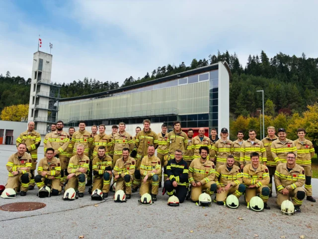 🚒 Maschinistenlehrgang TS 👩‍🚒👨‍🚒

✅ Wasserführende Armaturen
✅ Pumpen und Aggregate im FW-Dienst
✅ Antriebsarten Pumpen und Aggregate
✅ Wartung und Pflege von Pumpen und Aggregate
✅ Grundlagen und Berechnung Löschwasserförderung
✅ Theoretische und praktische Saughöhen
✅ Betrieb und Bedienung Tragkraftspritze

#feuerwehrtirol #lfstirol #lehrgangsfoto