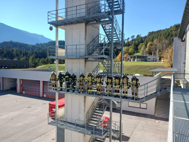 🚒 Sauerstoffschutzgerätelehrgang 👩‍🚒👨‍🚒
 
✅ Aufbau und Funktion Gerät und Maske
✅ Grundlagen (Atmung, Atemgifte, Verwendungsdauer)
✅ In- und außer Betriebnahme
✅ Verwenden von SSG-Geräten
 
#feuerwehrtirol #lfstirol #lehrgangsfoto